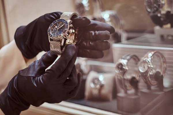 Bijoux pour hommes : les essentiels pour rehausser votre style
