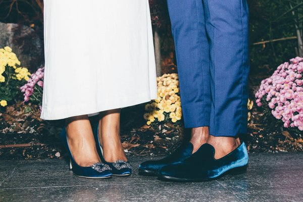 Quelles sont les options de chaussures élégantes pour les longues heures debout lors d'une conférence?