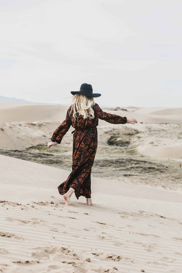 Comment choisir une robe maxi pour un festival tout en restant pratique et élégante?