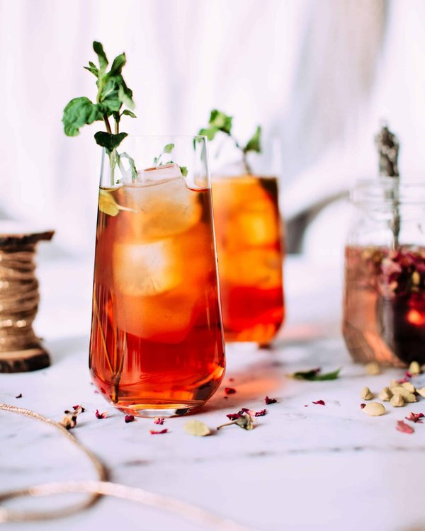 Comment préparer un thé glacé parfait pour une chaude journée d'été?