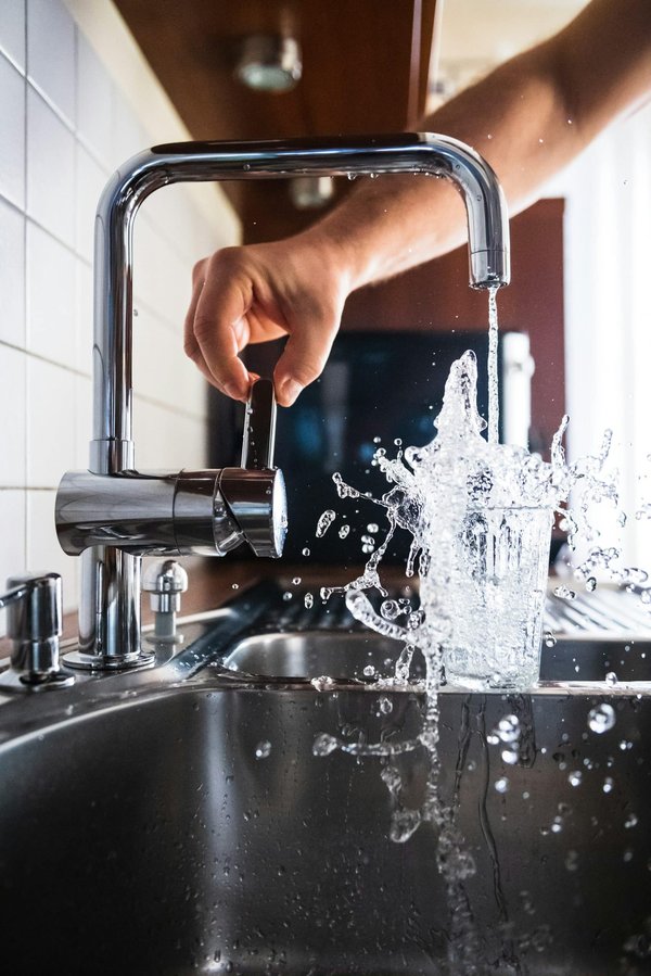 Quelles sont les meilleures pratiques pour réduire le gaspillage d'eau à la maison?